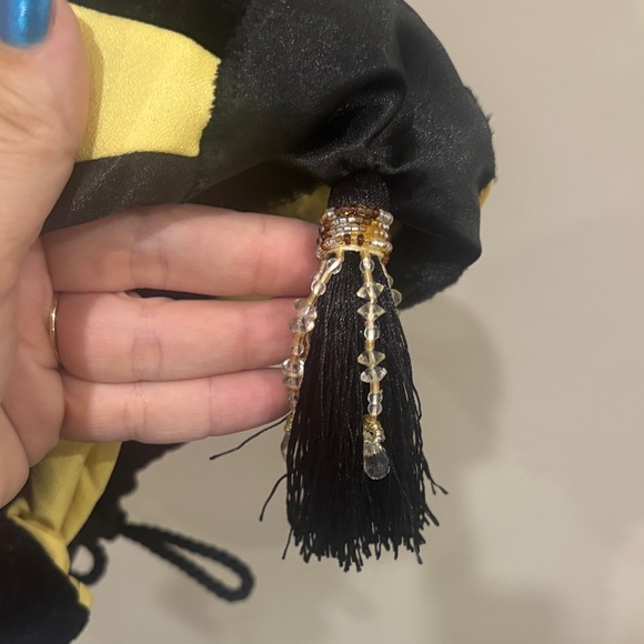 Willaminas bag shop Black and Yellow Drawstring Bag w tassels - Picture 4 of 4
